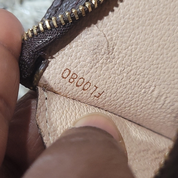 Louis Vuitton Cosmetics Pouch / Pochette - Picture 15 of 16